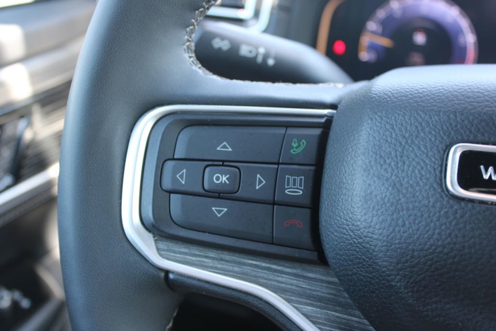 Used 2024 Jeep Wagoneer Series II w/ Flexible Seating Group image 38