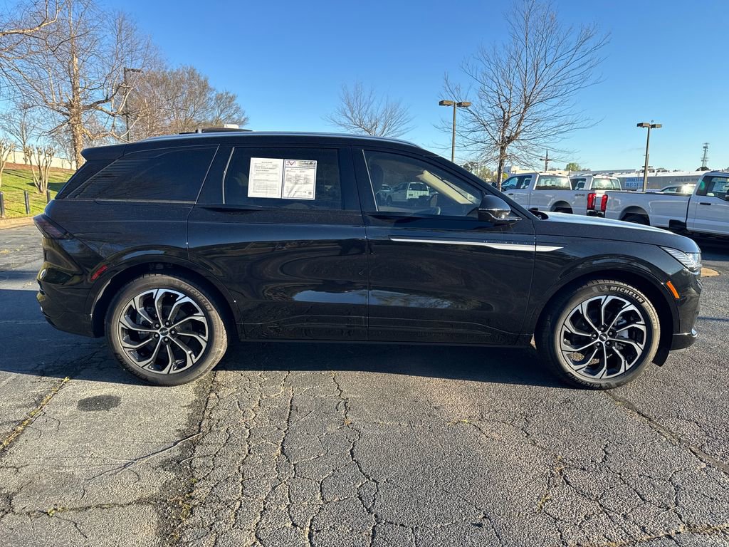 Used 2025 Lincoln Nautilus Reserve image 5