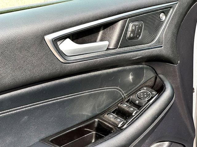 Used 2020 Ford Edge Titanium image 11