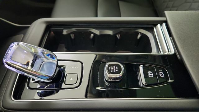 New 2026 Volvo XC90 T8 Core w/ Protection Package Premier AWD/4WD image 17