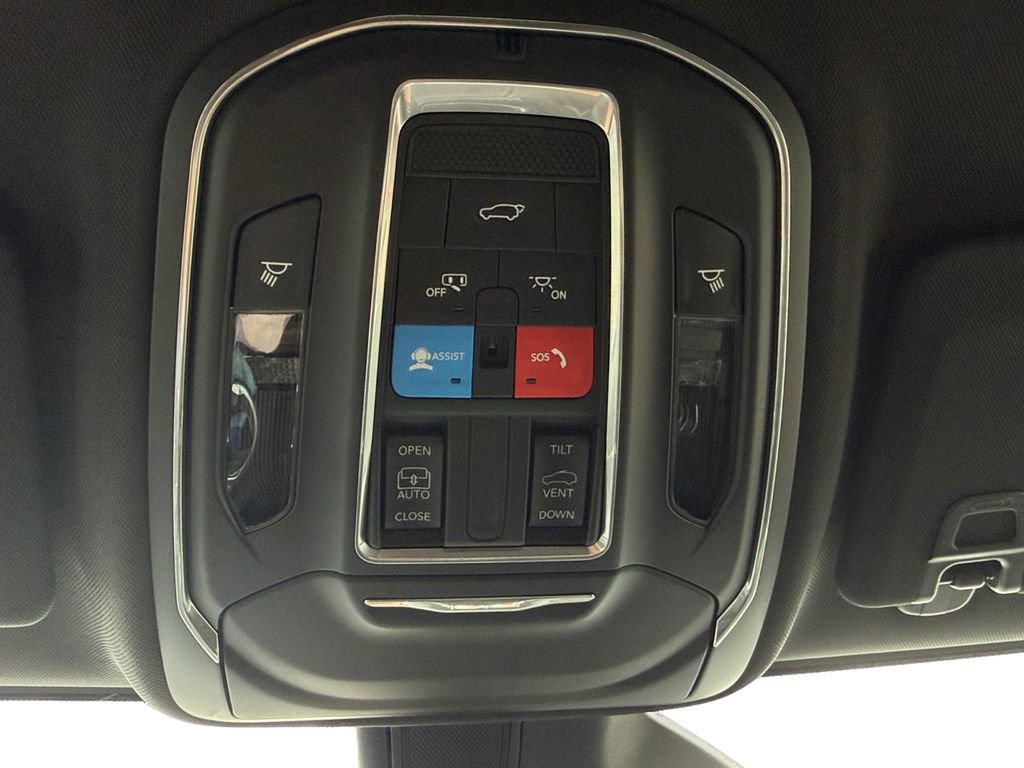 New 2025 Jeep Grand Cherokee Laredo X w/ Luxury Tech Group I image 19