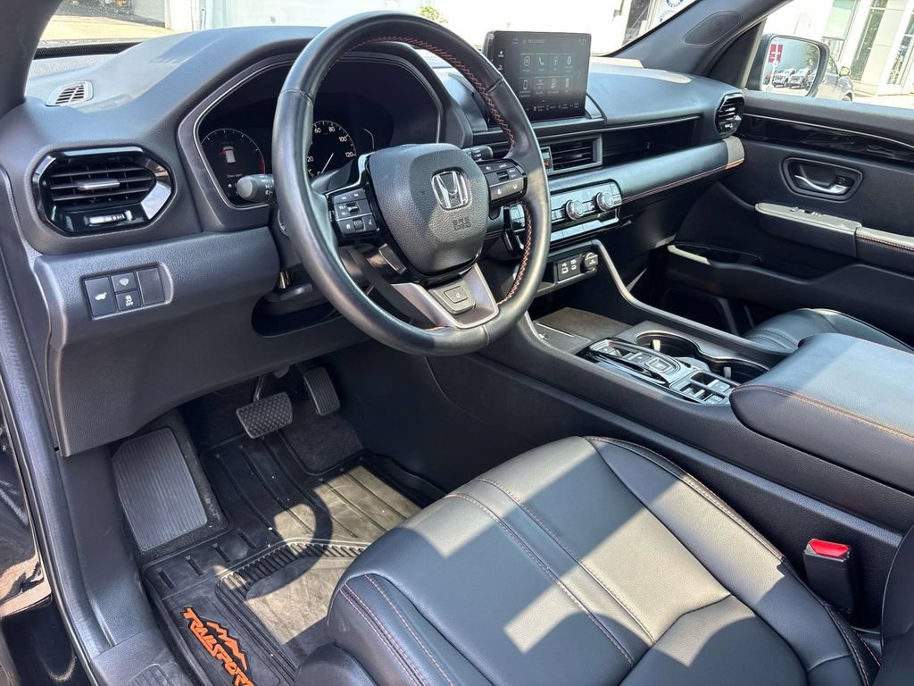 Used 2025 Honda Pilot TrailSport image 13