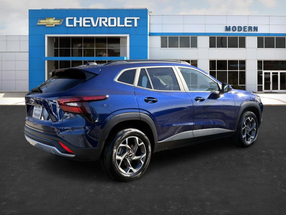 Used 2024 Chevrolet Trax LT w/ LT Convenience Package image 5