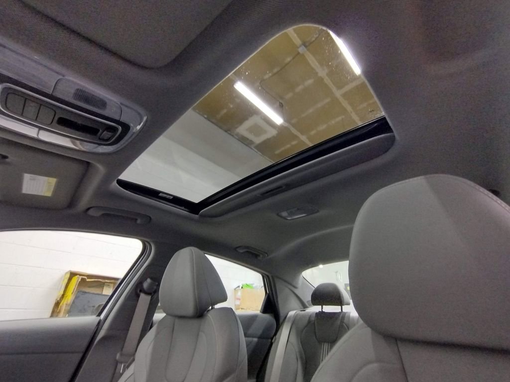 New 2026 Hyundai Elantra SEL Sport FWD image 18