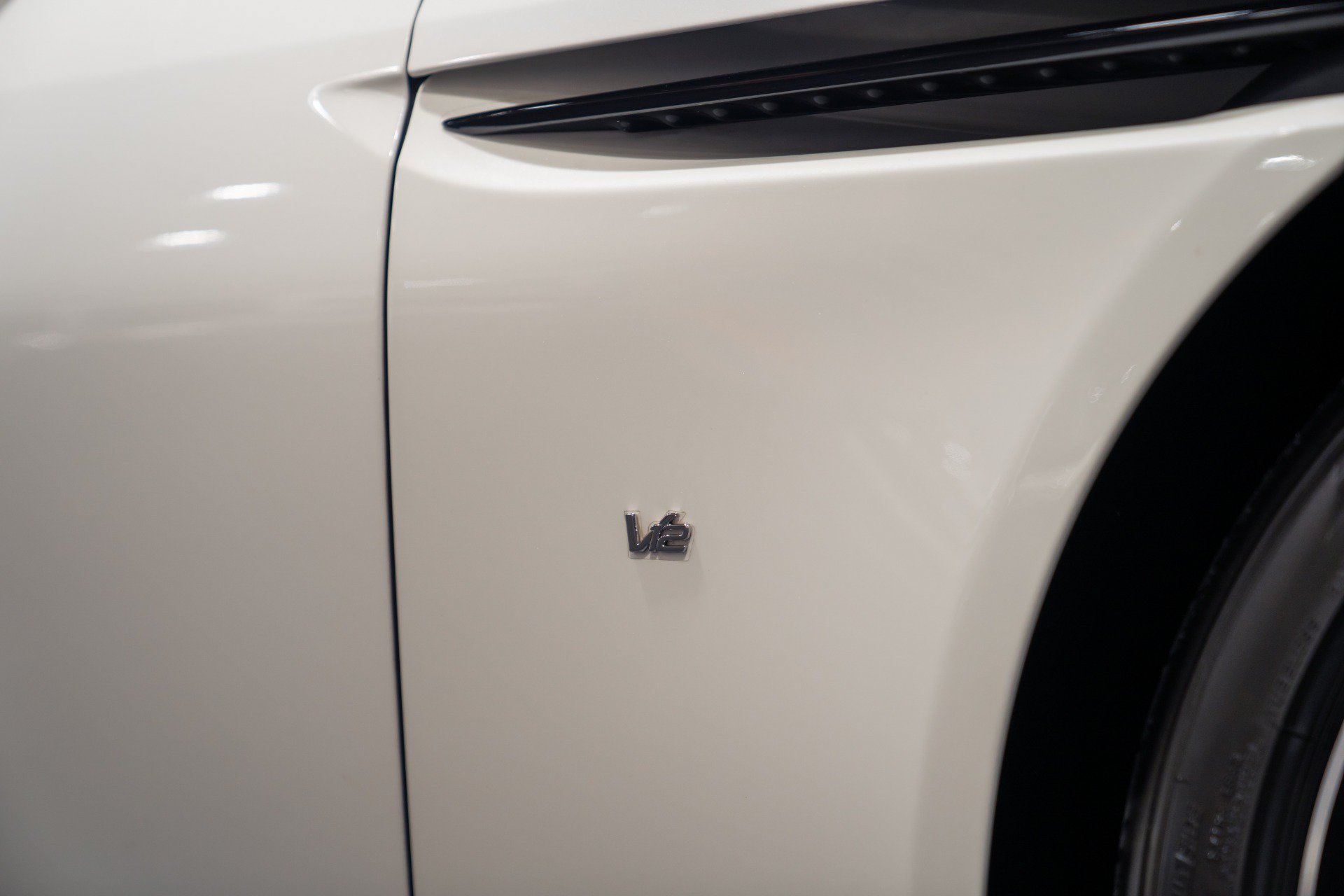 Used 2018 Aston Martin DB11 V12 RWD image 15