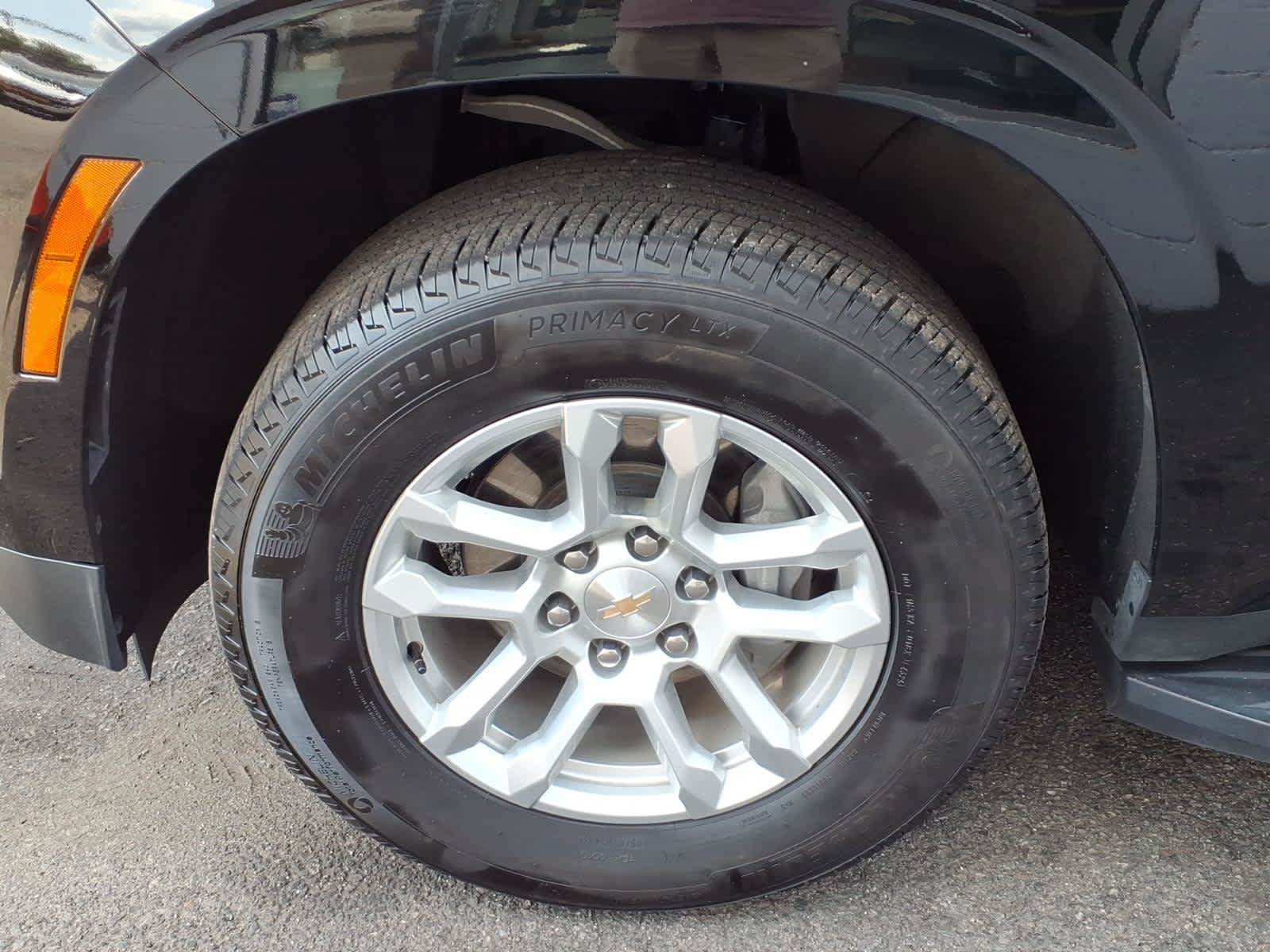 Used 2026 Chevrolet Suburban LT w/ Comfort Package AWD/4WD image 8