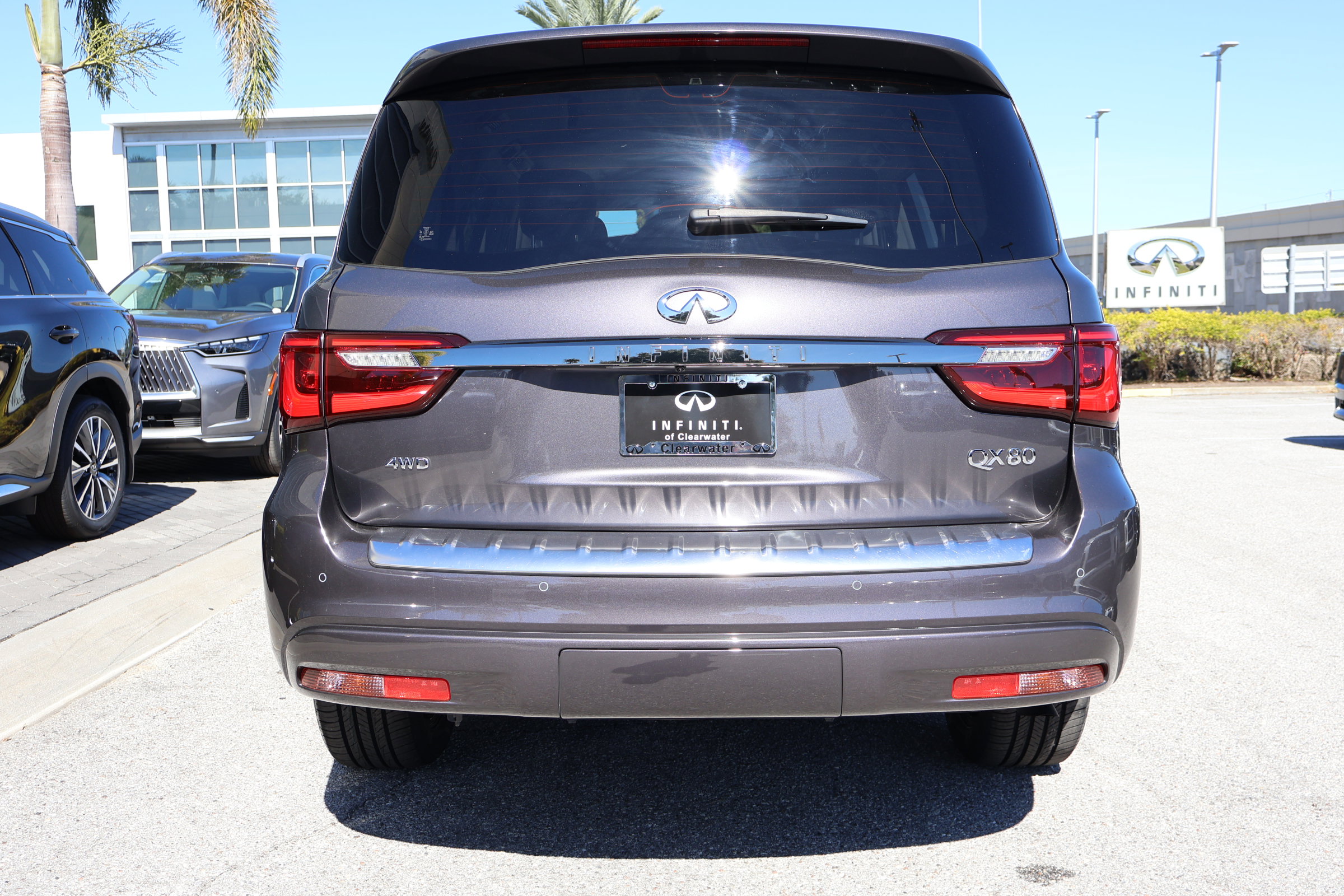 Certified 2024 INFINITI QX80 Premium Select w/ Cargo Package image 7