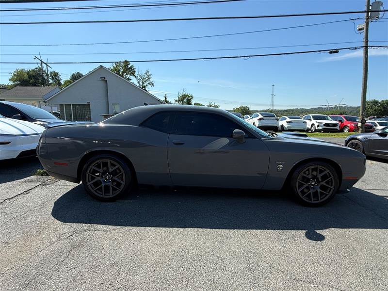 Used 2017 Dodge Challenger R/T RWD image 5