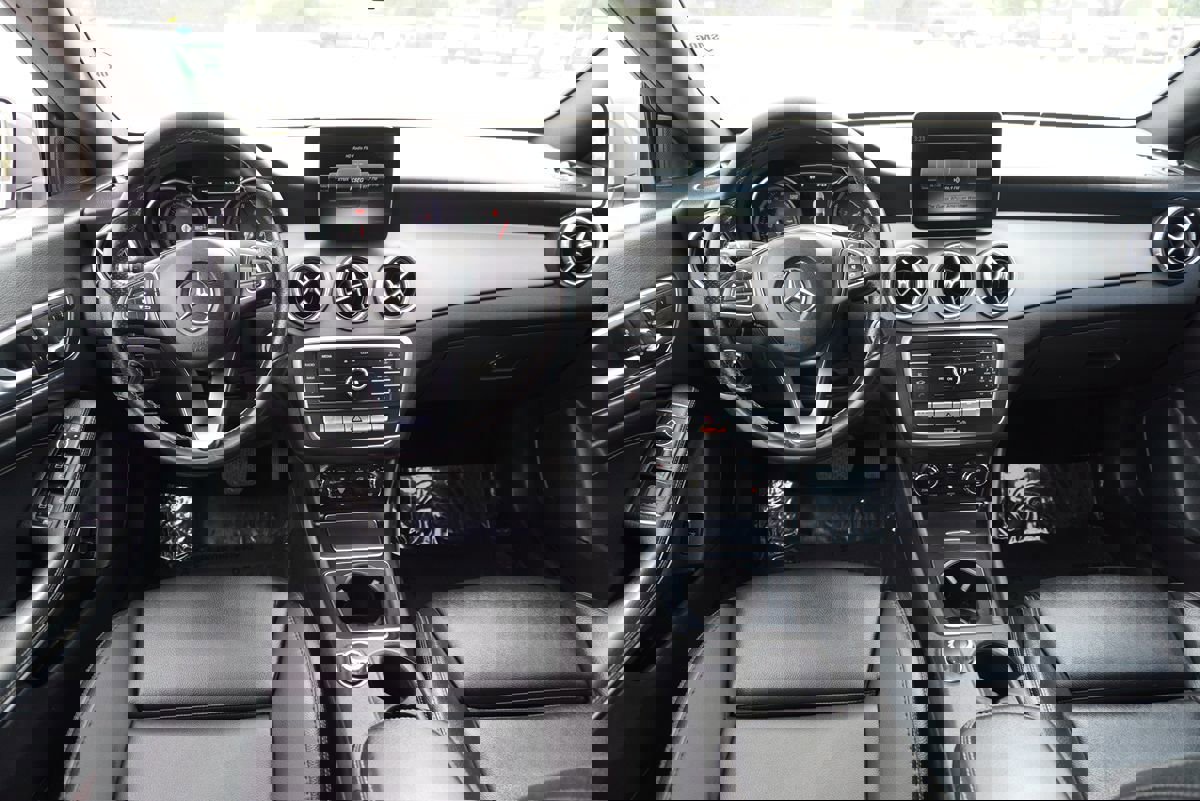 Used 2018 Mercedes-Benz CLA 250 image 18