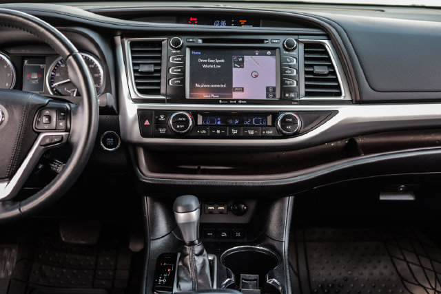 Used 2019 Toyota Highlander XLE AWD/4WD image 26