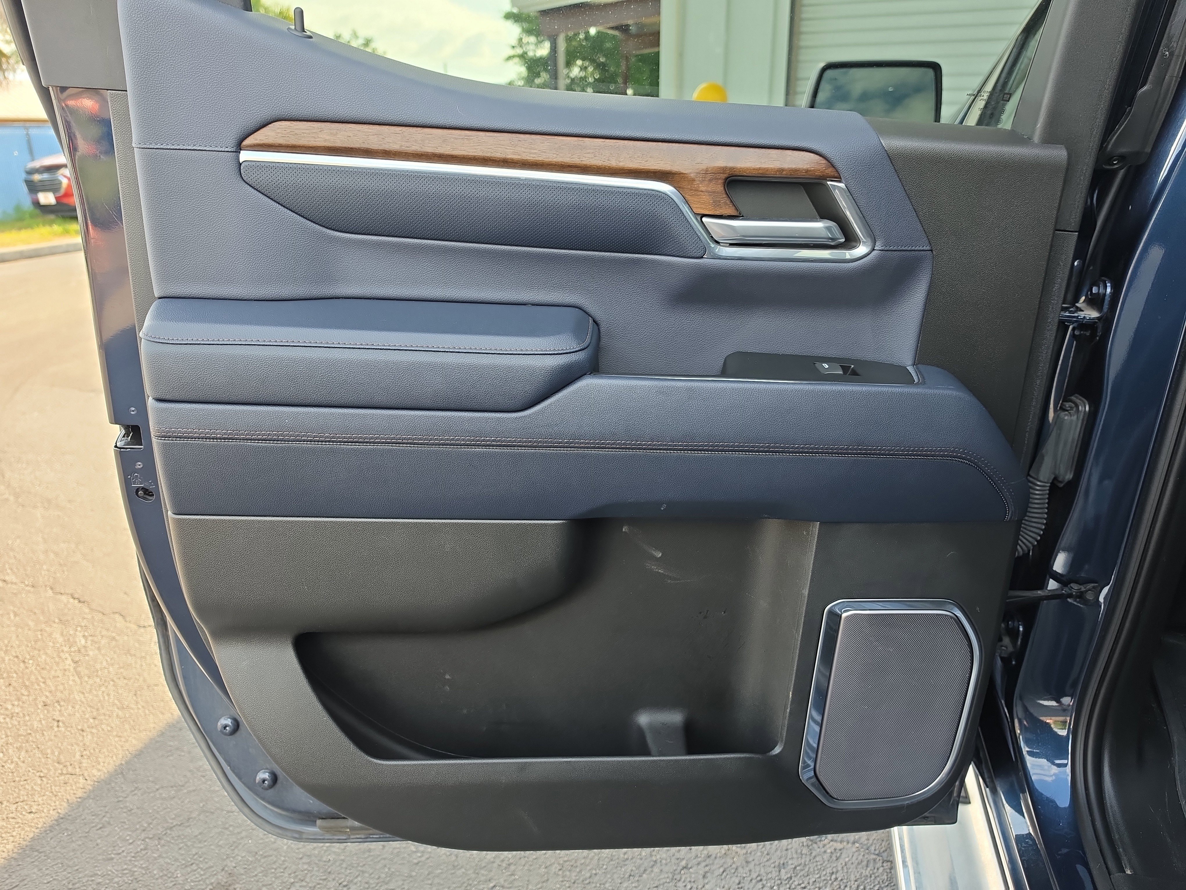 Used 2023 Chevrolet Silverado 1500 High Country w/ High Country Premium Package AWD/4WD image 12