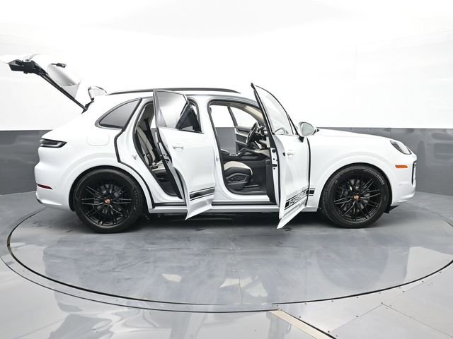 New 2026 Porsche Cayenne GTS image 33