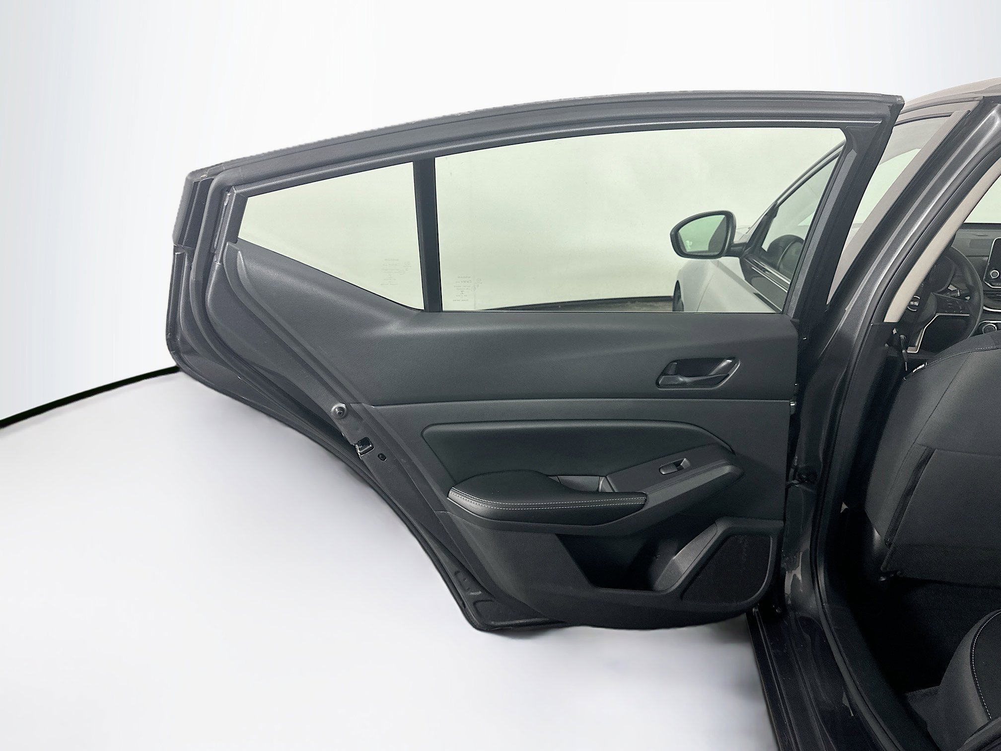 Used 2024 Nissan Altima 2.5 SV FWD image 25