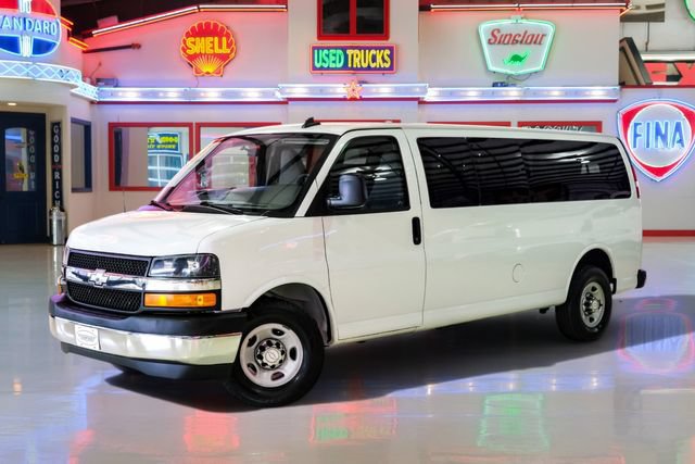 Used 2017 Chevrolet Express 3500 LT w/ LT Preferred Equipment Group RWD image 2
