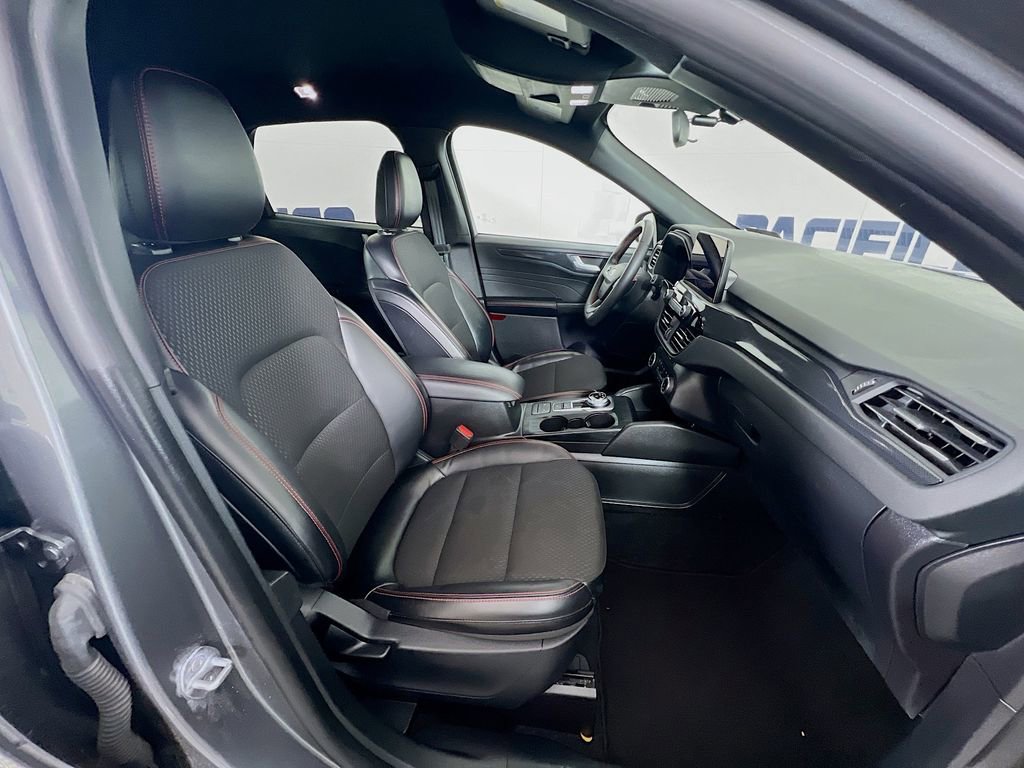 Certified 2025 Ford Escape ST-Line image 31