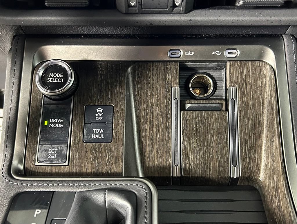 Used 2024 Lexus GX 550 w/ Accessory Package (Z1) AWD/4WD image 25