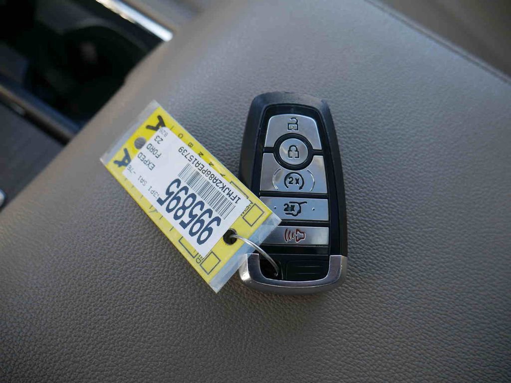 Used 2023 Ford Expedition Max Limited image 34