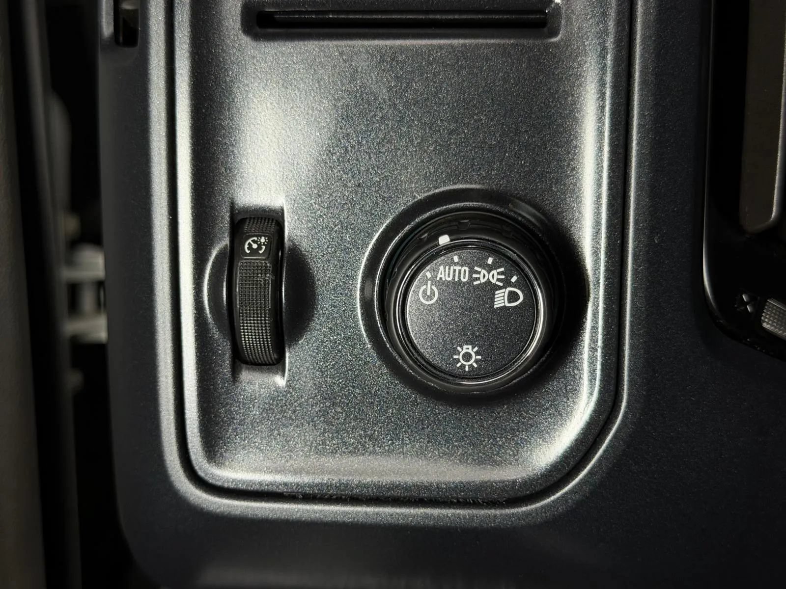 Used 2018 Chevrolet Silverado 1500 Custom w/ Custom Value Package RWD image 25