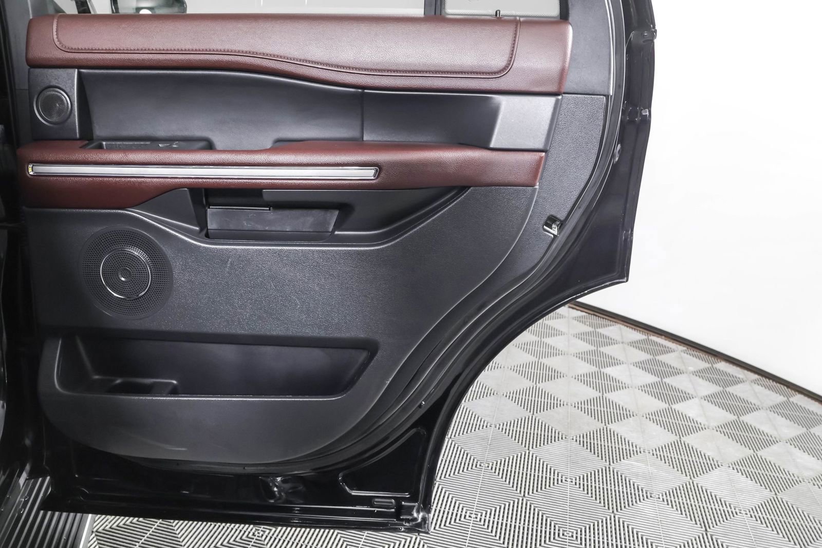 Used 2023 Ford Expedition Limited image 45