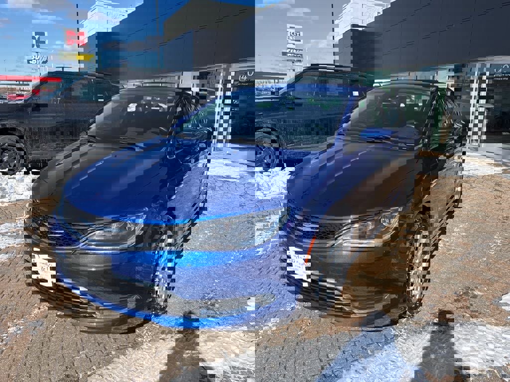 Used 2016 Chrysler 200 Limited w/ Convenience Group image 1