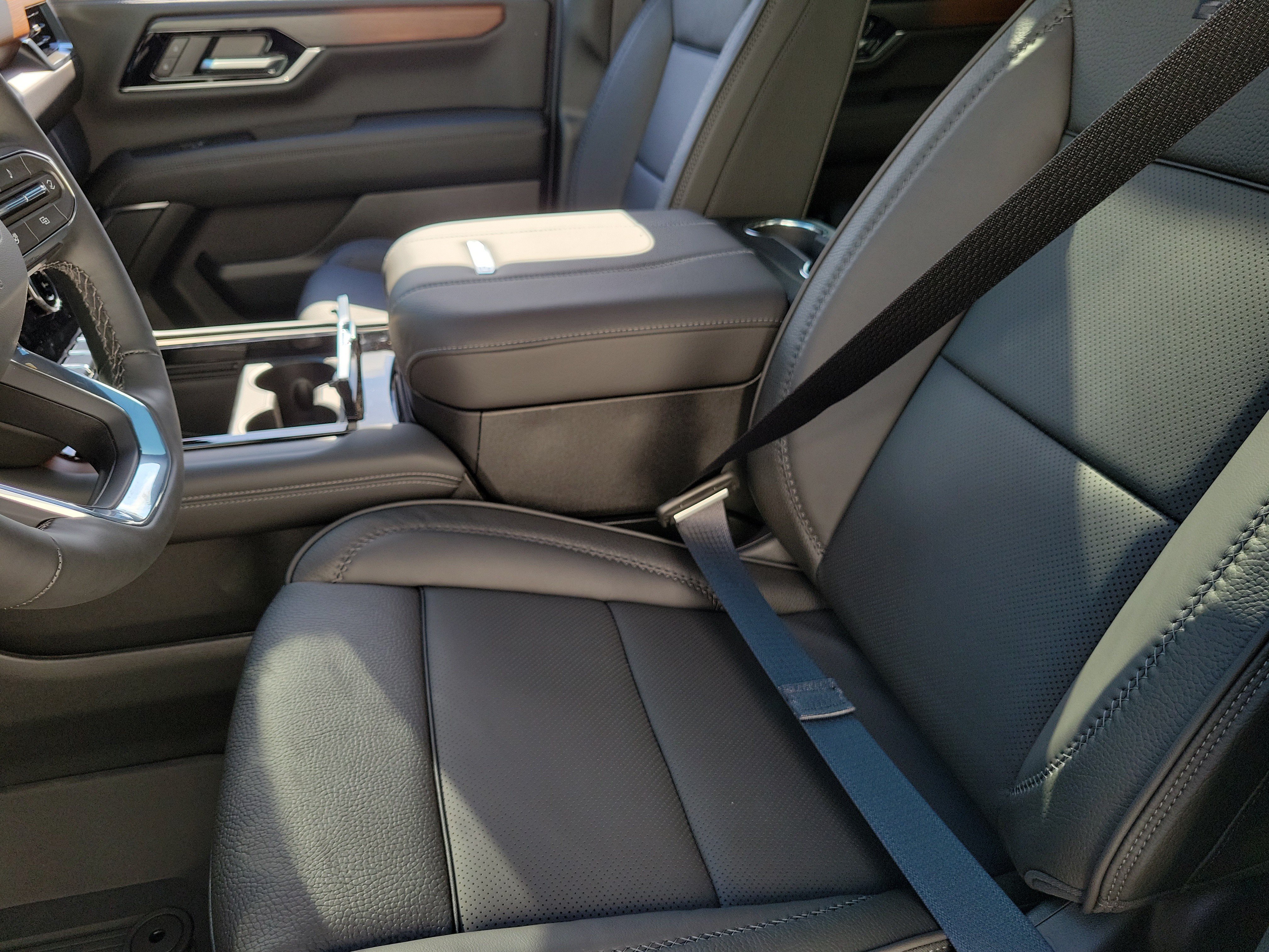 New 2026 GMC Yukon Denali w/ Sun & Power Step Package AWD/4WD image 23