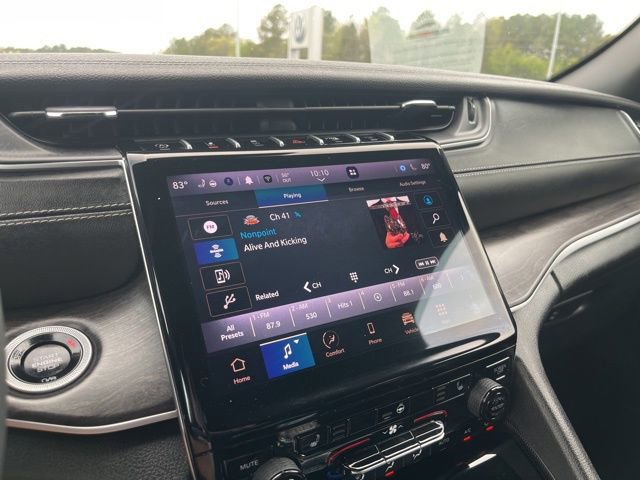 Used 2024 Jeep Grand Cherokee Limited image 24