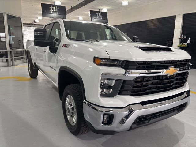 Used 2024 Chevrolet Silverado 2500 LT w/ Convenience Package image 9