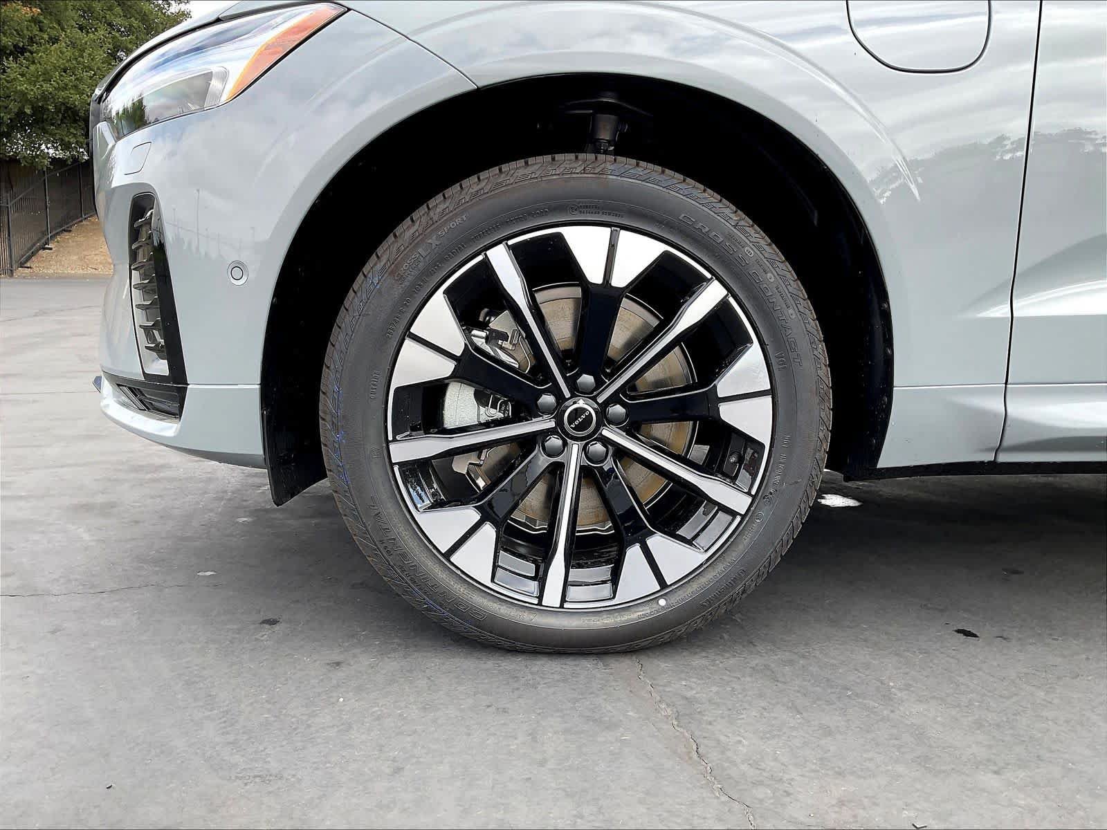 New 2026 Volvo XC60 T8 Plus w/ Climate Package PRO AWD/4WD image 14