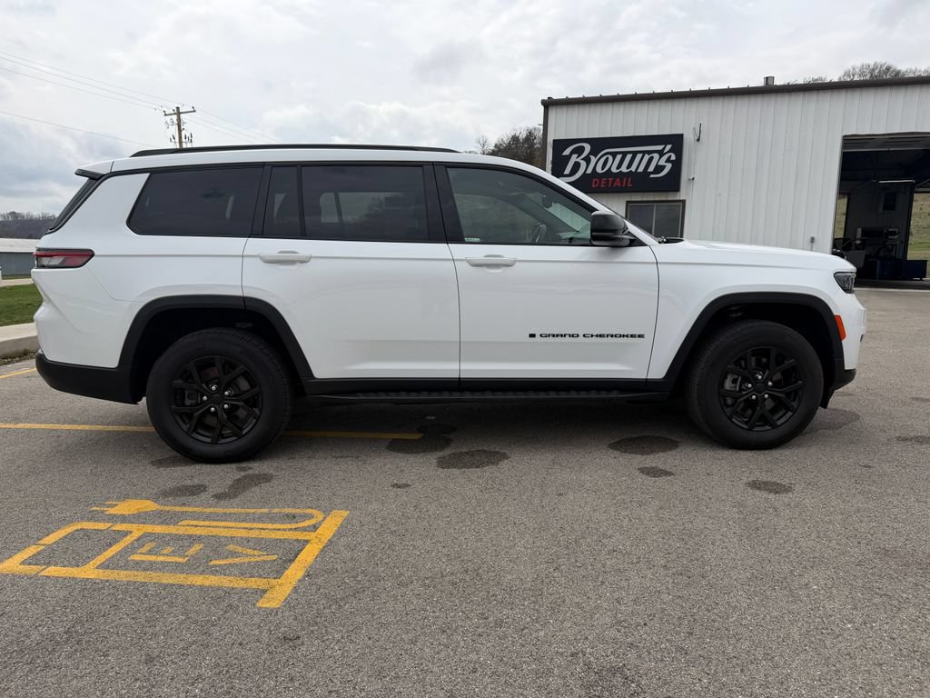 Used 2024 Jeep Grand Cherokee L Altitude AWD/4WD image 4