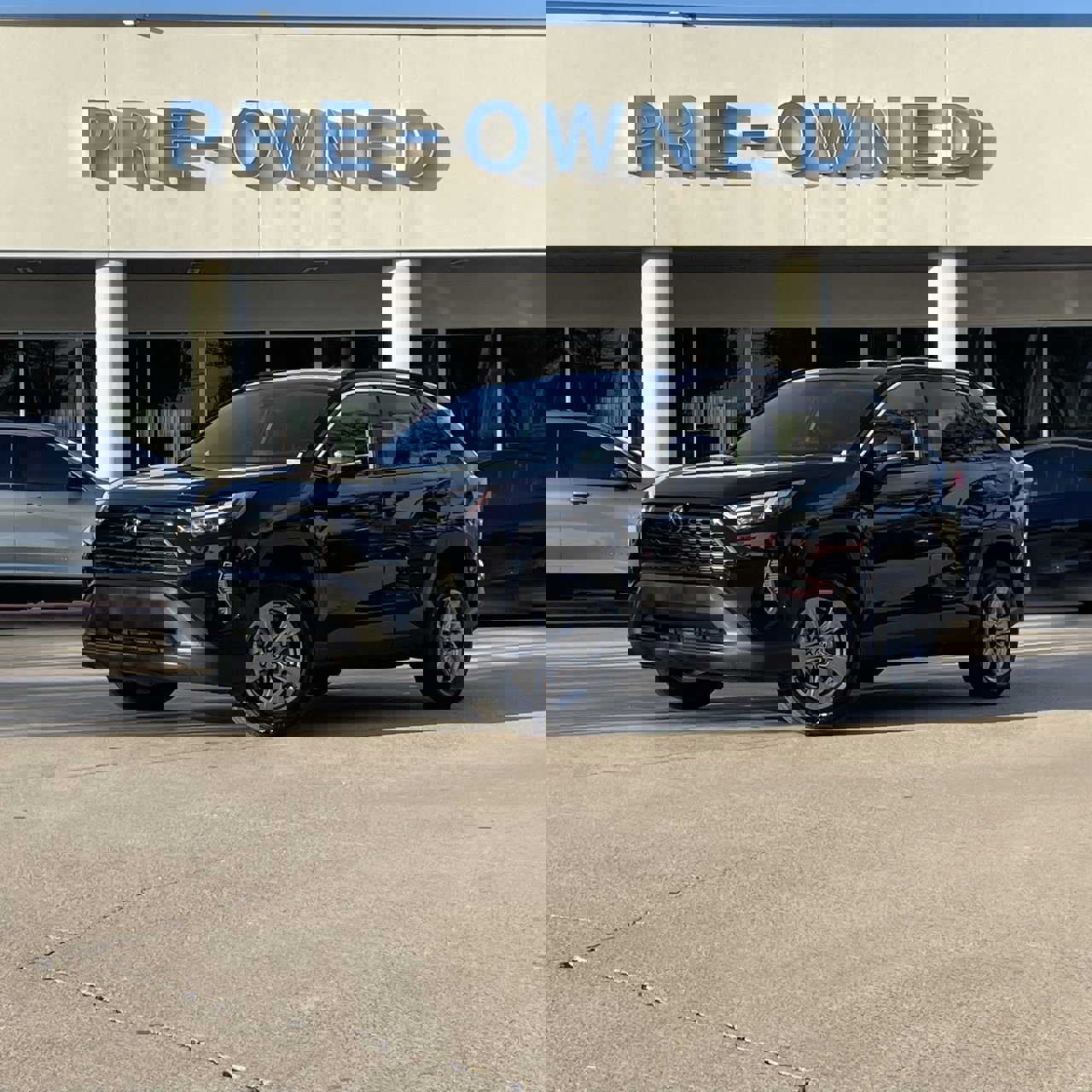 Used 2023 Toyota RAV4 XLE image 2