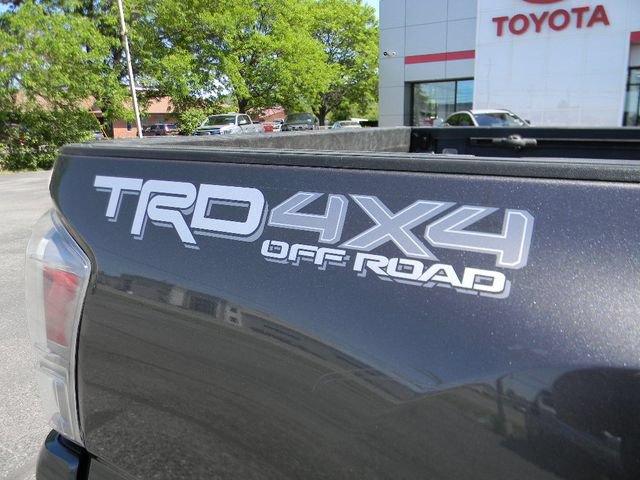 Used 2021 Toyota Tacoma TRD Off-Road w/ Technology Package AWD/4WD image 11