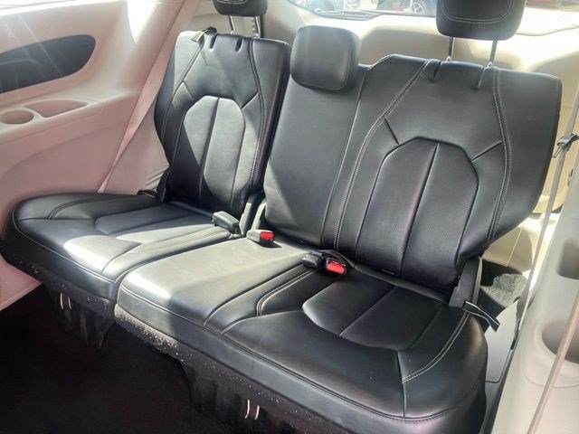 Certified 2023 Chrysler Pacifica Touring-L FWD image 22