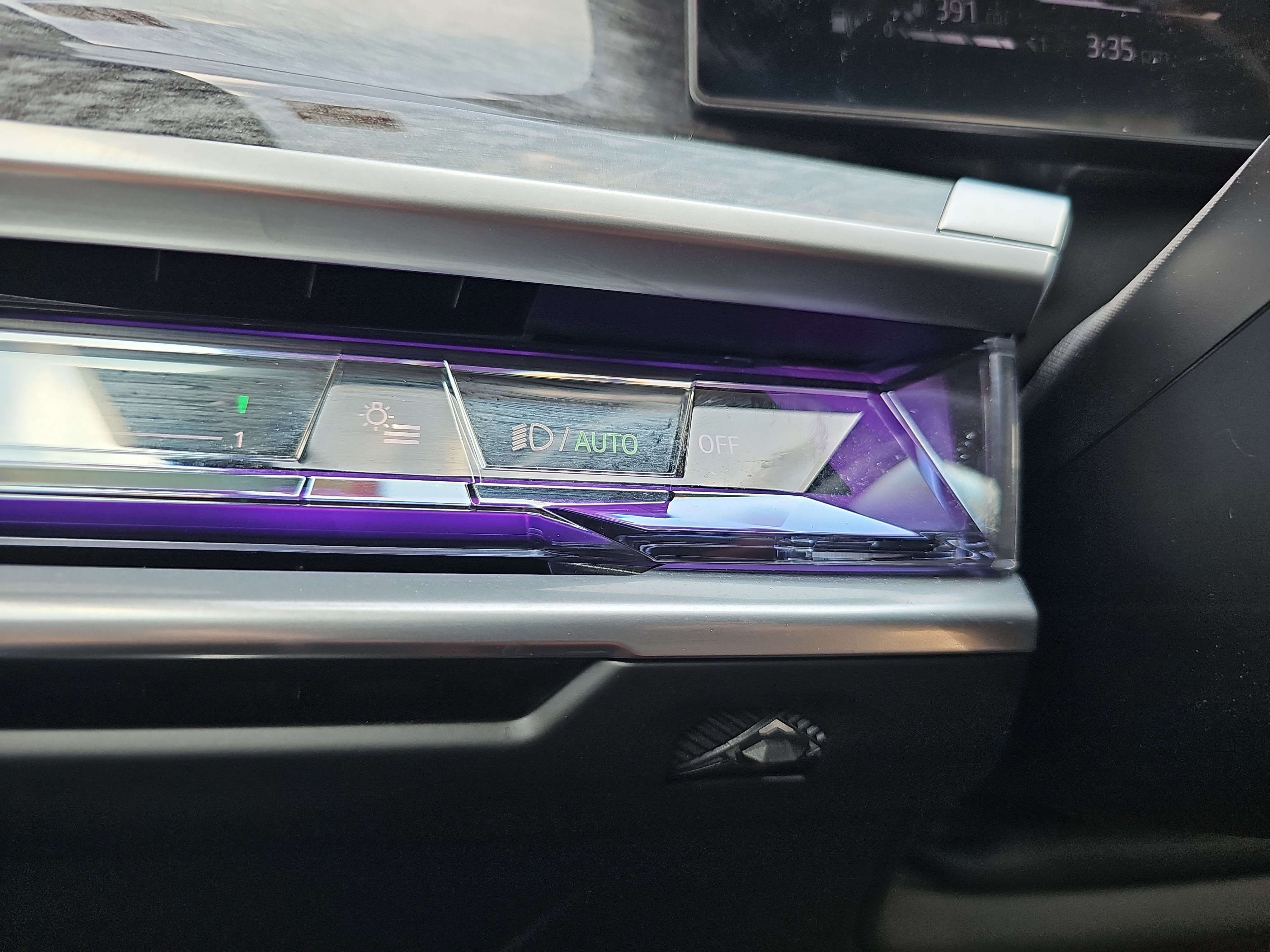 Certified 2025 BMW 750e xDrive image 28