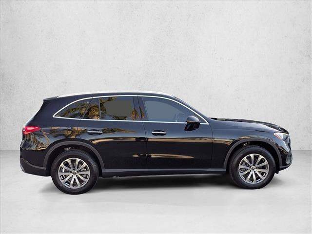 Used 2025 Mercedes-Benz GLC 300 4MATIC image 4