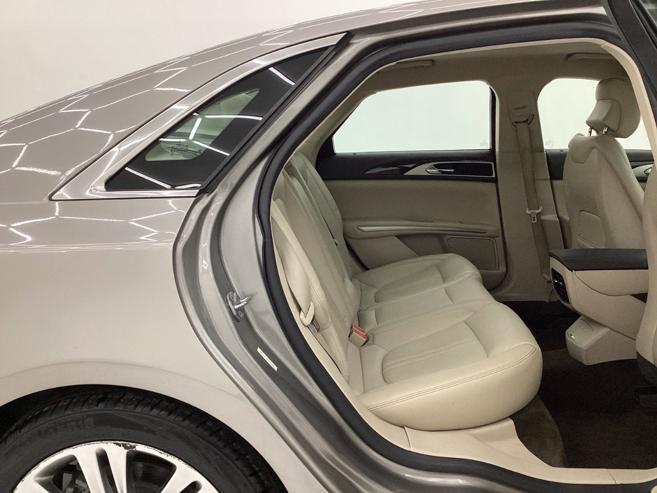 Used 2016 Lincoln MKZ Hybrid image 21