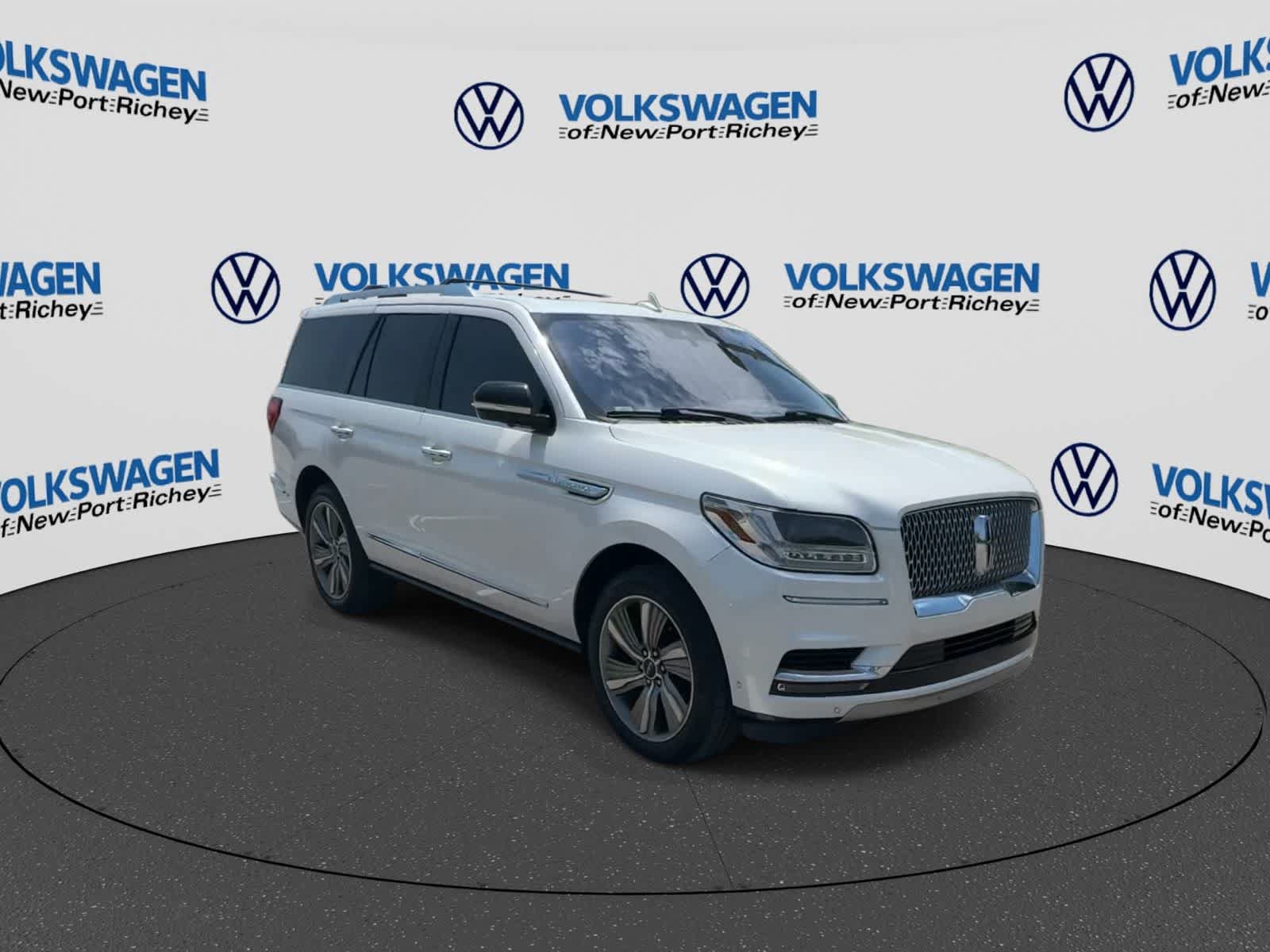 Used 2018 Lincoln Navigator Reserve w/ Technology Package AWD/4WD image 2