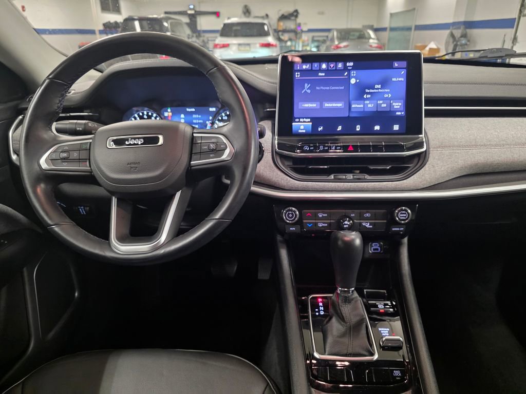 Used 2022 Jeep Compass Latitude image 17