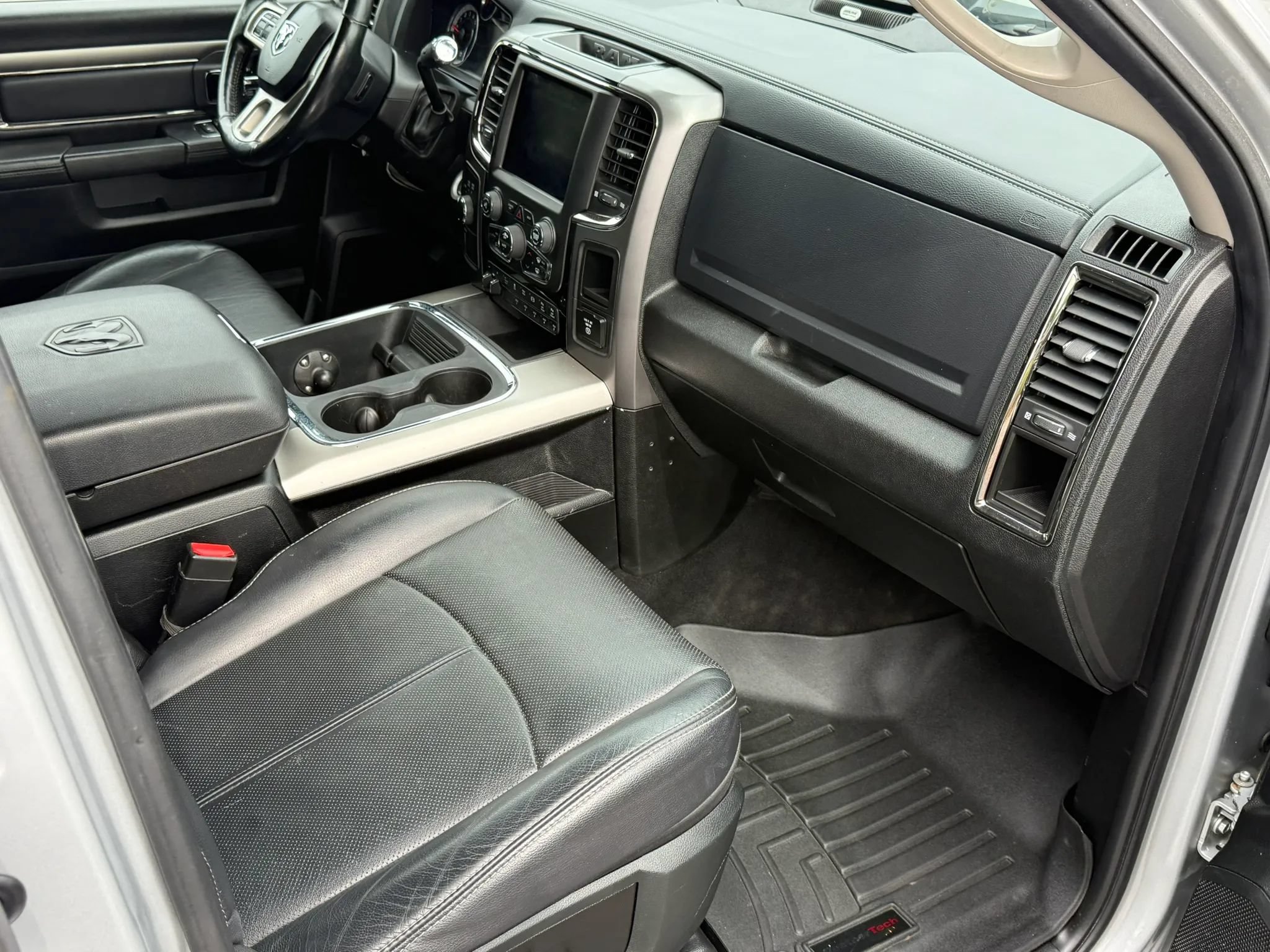 Used 2018 RAM 2500 Laramie w/ Sport Appearance Group AWD/4WD image 12