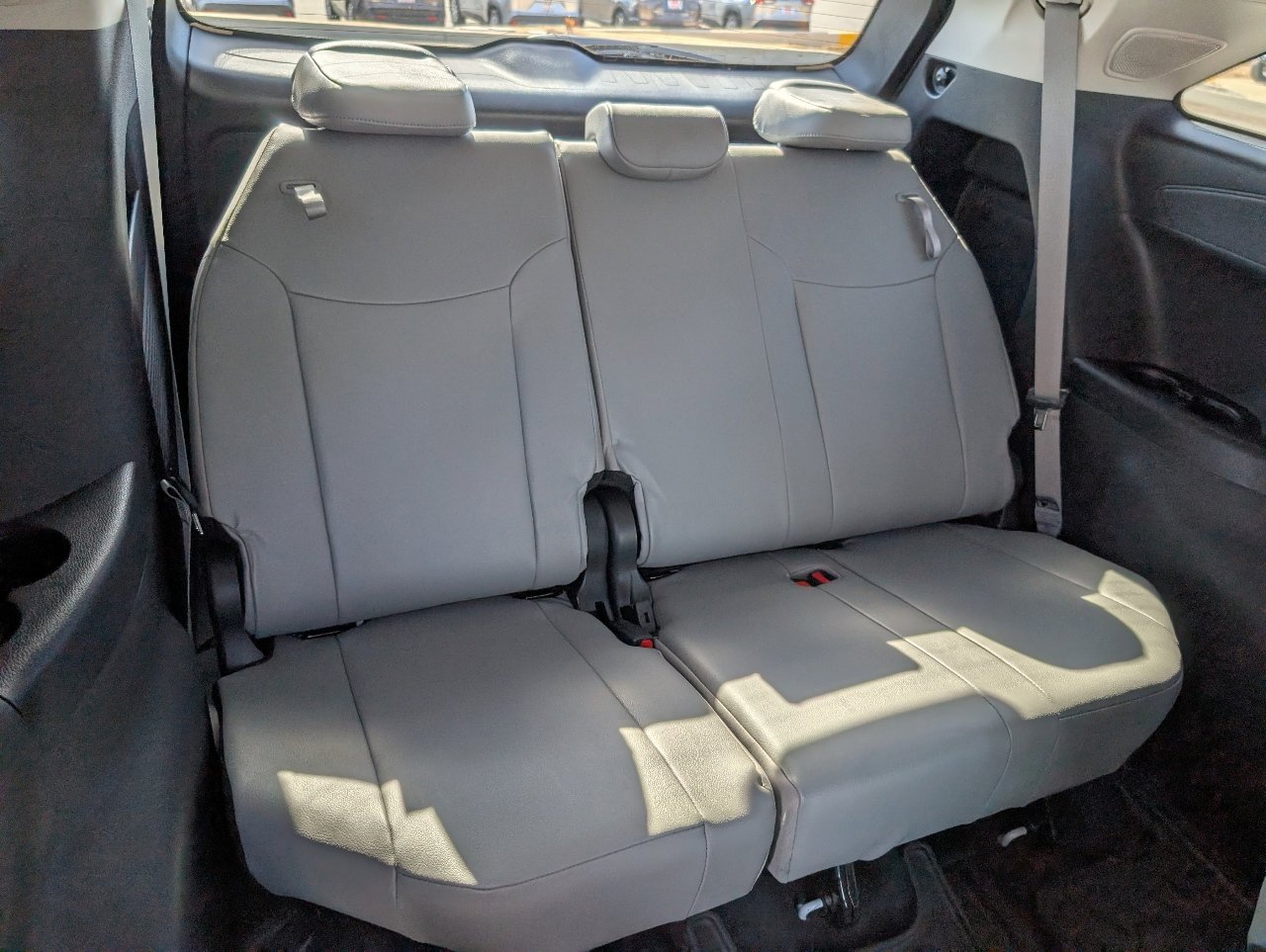 Used 2025 Toyota Sienna XLE w/ XLE Plus Package image 6