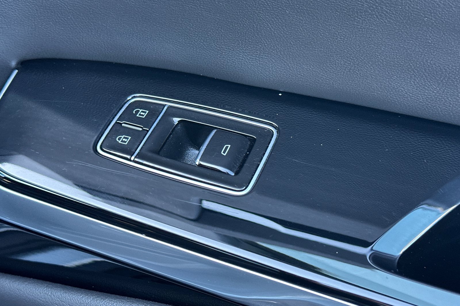 Used 2025 Cadillac Escalade Premium Luxury image 21