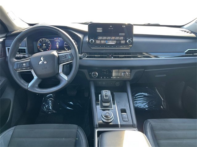 Used 2024 Mitsubishi Outlander SE image 14