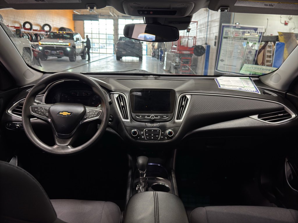 Used 2025 Chevrolet Malibu LT image 13