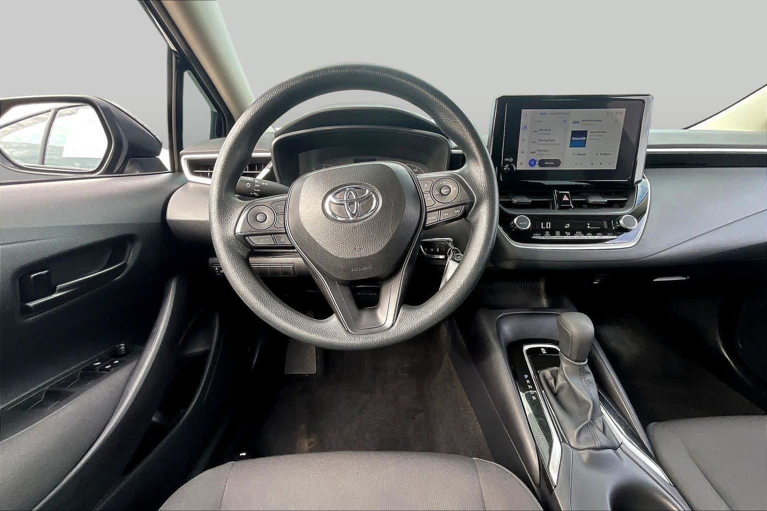 Used 2025 Toyota Corolla LE FWD image 6