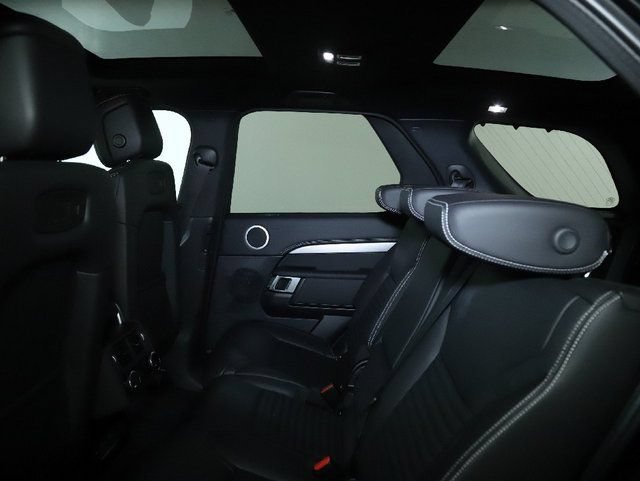 Used 2025 Land Rover Discovery Dynamic SE AWD/4WD image 19