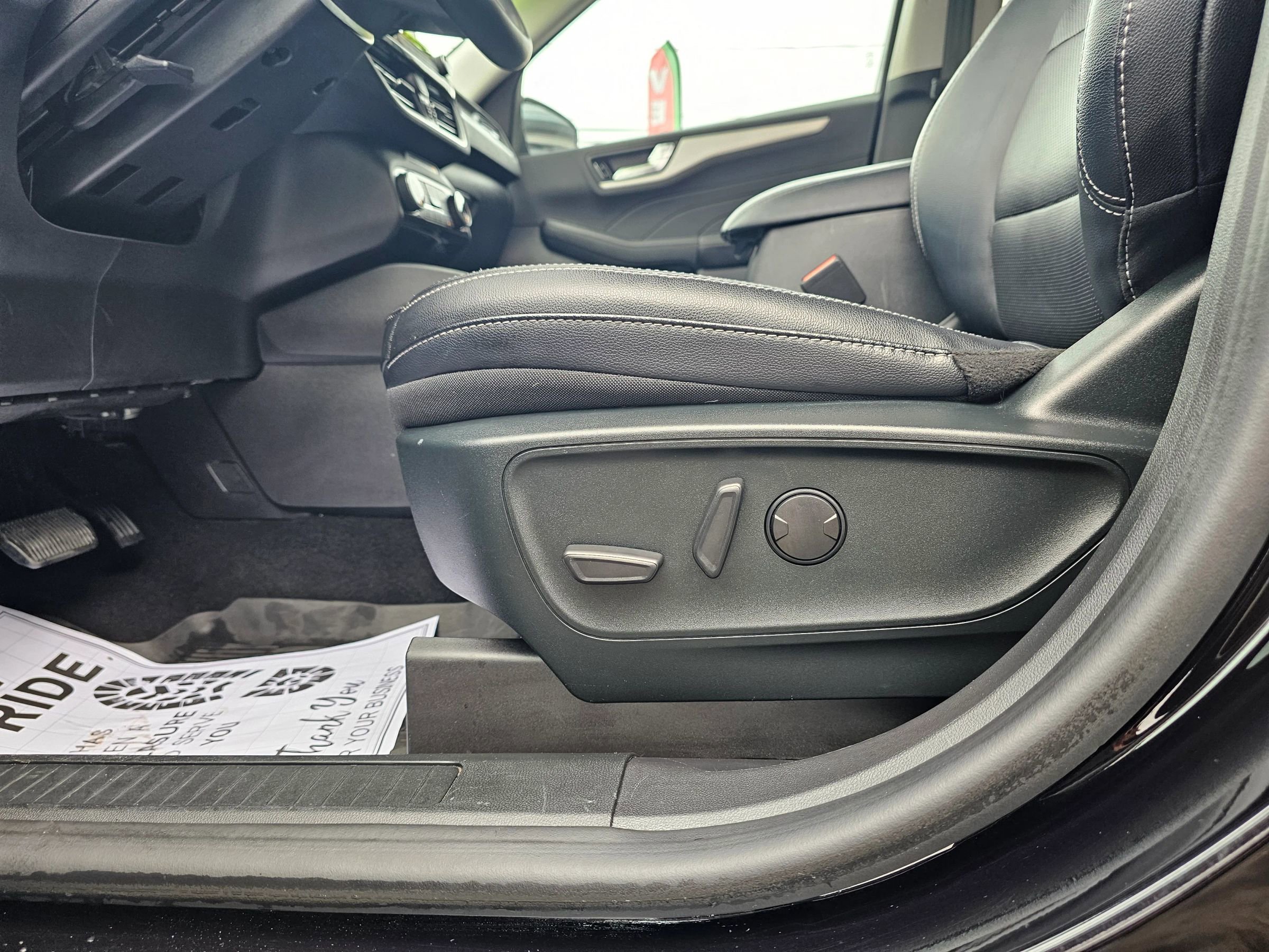 Used 2022 Ford Escape SEL image 29