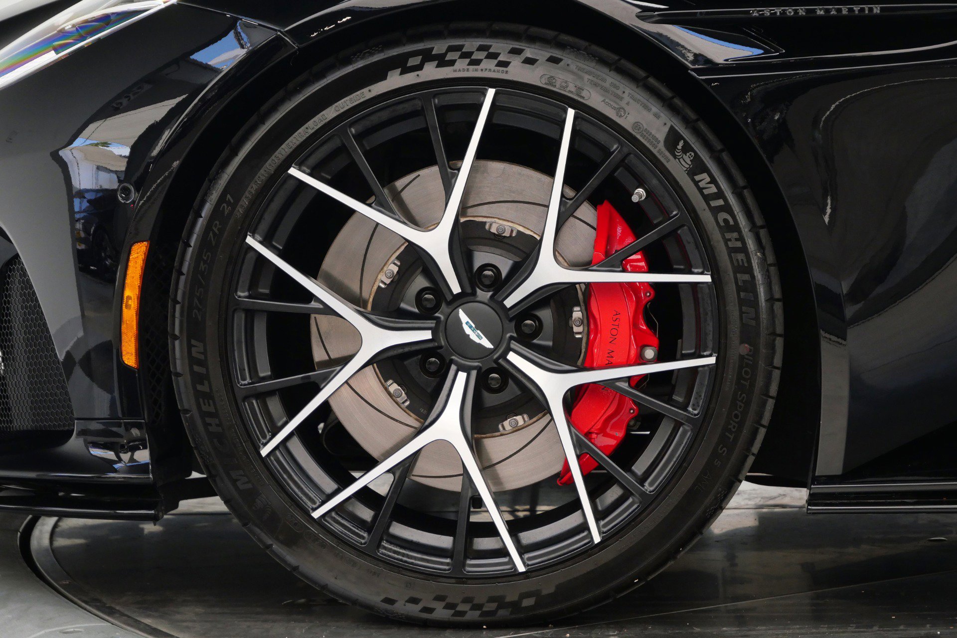 Used 2025 Aston Martin DB12 Convertible RWD image 10