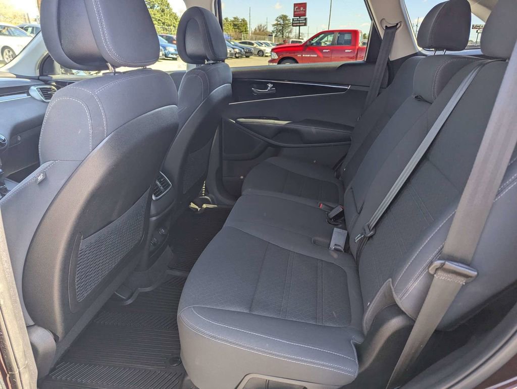 Used 2016 Kia Sorento LX image 14