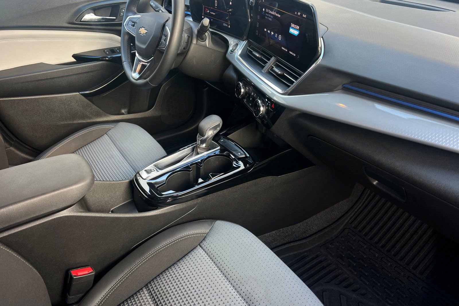 Used 2024 Chevrolet Trax LT w/ LT Convenience Package image 20