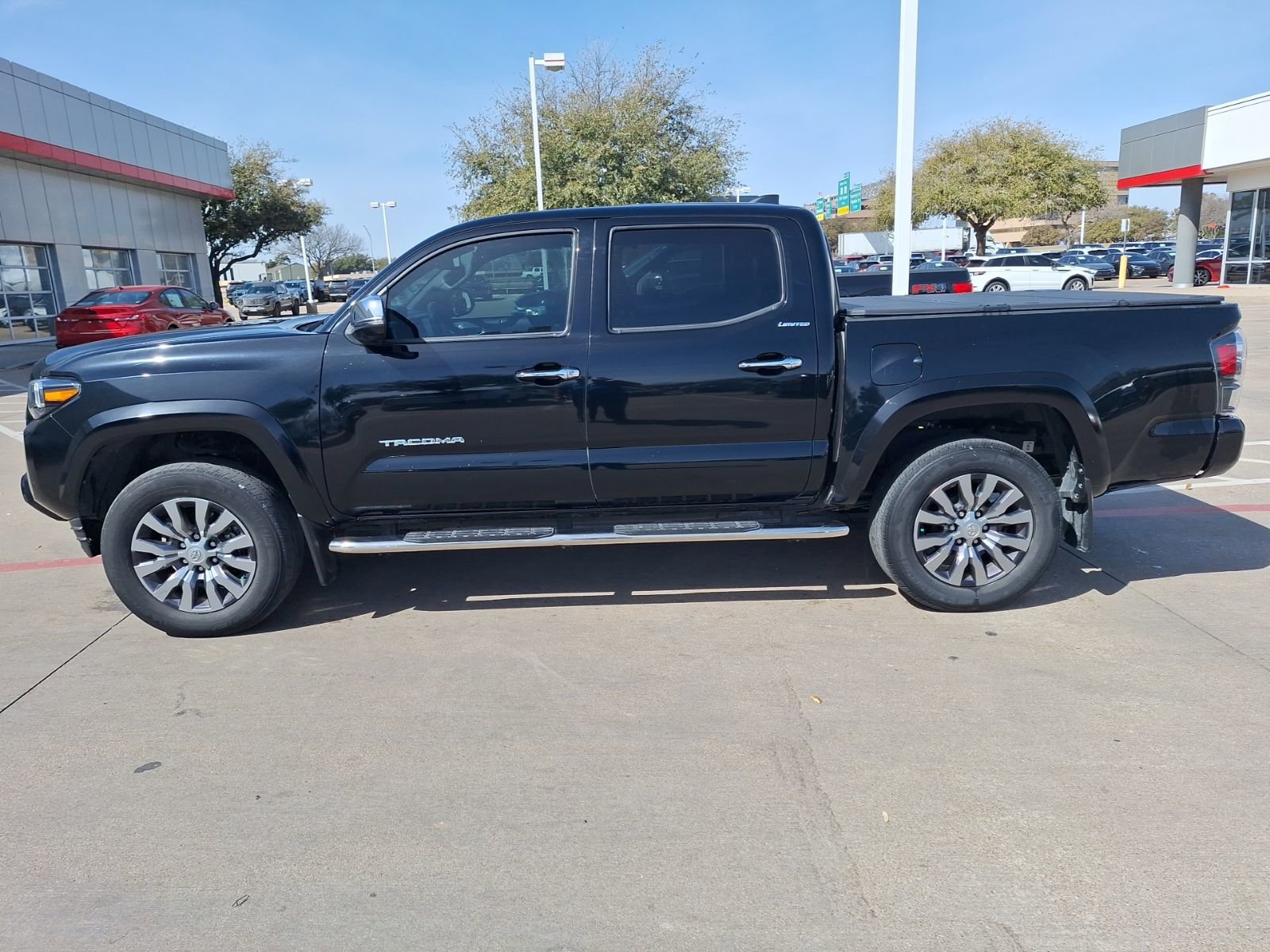 Used 2022 Toyota Tacoma Limited image 3
