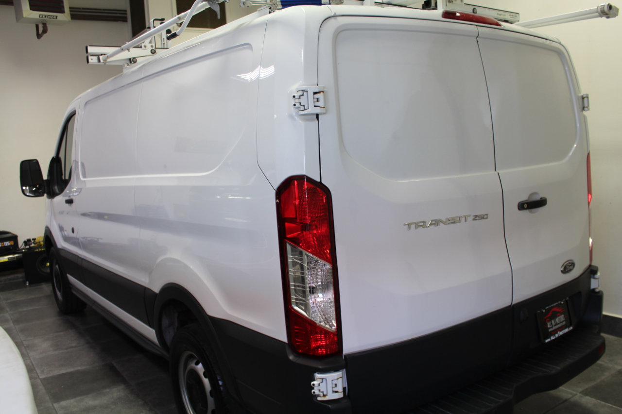 Used 2018 Ford Transit 250 130 Low Roof image 4